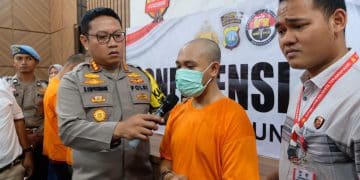 Pelaku MA saat Menjalani Konferensi Pers Kasus Pencurian dan Kekerasan, serta Percobaan Pemerkosaan, foto: Mael/detak.media