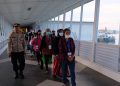 PMI yang Dideportasi dari Malaysia tiba di Pelabuhan Sri Bintan Pura (SBP) Tanjungpinang, foto: Mael/detak.media