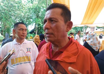 Gubernur Kepulauan Riau, Ansar Ahmad saat Diwawancarai, foto: Mael/detak.media