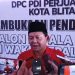Foto: Bambang Rianto saat diwawancarai di Kantor DPC PDI Perjuangan Kota Blitar, foto: Dani ES/detak.media