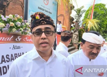 Wali Kota Denpasar I Gusti Ngurah Jaya Negara di Denpasar, Minggu (12/5/2024). ANTARA/Ni Luh Rhismawati.