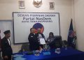Rahma saat pengembalian formulir pendaftaran Bacalon Wako dan Wawako Tanjungpinang ke DPD Partai Nasdem,  foto: lam/detak.media