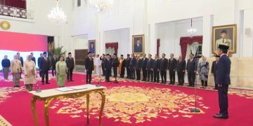 Presiden RI Joko Widodo (Jokowi) saat melantik 7 (tujuh) Anggota Lembaga Perlindungan Saksi dan Korban (LPSK) Masa Jabatan Tahun 2024-2029 di Istana Negara, Jakarta, Rabu (15/05/2024) pagi, foto: ist/setkab.go.id