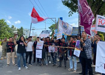 Koalisi Jurnalis dan Mahasiswa Tanjungpinang-Bintan saat Melakukan Unjuk Rasa Tokal RUU Penyiaran, foto: AJI Tanjungpinang