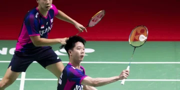 Arsip foto - Pebulu tangkis ganda putra Indonesia Kevin Sanjaya Sukamuljo (kanan) dan Marcus Fernaldi Gideon (kiri) (The Minions) mengembalikan kok ke pebulu tangkis Malaysia Goh Sze Fei dan Nur Izzuddin pada babak Perempat Final Daihatsu Indonesia Masters 2022 di Istora Senayan, Jakarta, Jumat (10/6/2022). ANTARA FOTO/Muhammad Adimaja/wsj.