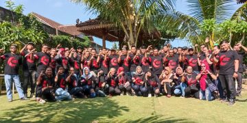 Kelompok pemuda komunitas Central Merah saat foto bersama, foto: Dani ES/detak.media