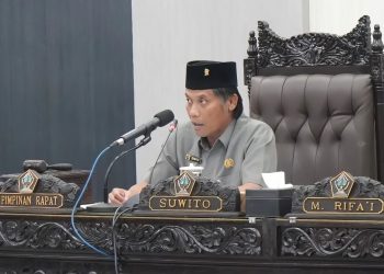 Ketua DPRD Kabupaten Blitar, Suwito saat memimpin Rapat Paripurna RPJPD 2025-2045, foto: Dani ES/detak.media