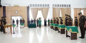 Kajati Kepri, Teguh Subroto saat Melantik Wakajati hingga Sejumlah Kajari, foto: Mael/detak.media