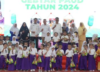 Foto bersama seusai menggelar Gebyar PAUD dalam rangka Hari Anak Nasional ke 40, tahun 2024 (foto : ist)