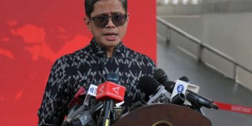 Presiden Joko Widodo memimpin Rapat Terbatas membahas Perkembangan Penanganan MPOX dan Persiapan Penyelenggaraan Indonesia Afrika Forum (IAF) di Bali, Ratas berlangsung di Istana Merdeka Jakarta, Selasa 27 Agustus 2024. Dilanjutkan Penyampaian Keterangan Pers oleh Menteri Kesehatan Budi Gunadi Sadikin, Wakil Menteri Luar Negeri Pahala Nugraha Mansury, dan Kepala Badan POM Taruna Ikrar. (Foto: Humas/Rah/MAA)