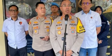 Kapolres Metro Jakarta Timur Kombes Pol Nicolas Ary Lilipaly saat jumpa pers di Mapolsek Ciracas, Jakarta Timur, Jumat (13/9/2024). ANTARA/Syaiful Hakim