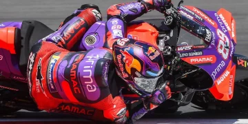 Ilustrasi - Pembalap Prima Pramac Jorge Martin memacu kecepatan motornya saat mengikuti sesi Kualifikasi 2 MotoGP Mandalika di Pertamina Mandalika International Street Circuit, Lombok Tengah, Nusa Tenggara Barat, Sabtu (28/9/2024). ANTARA FOTO/Akbar Nugroho Gumay/Spt.