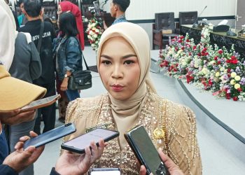 Ratna Dewi usai dilantik Wakil Ketua DPRD Kabupaten Blitar, Senin (14/10/2024).
