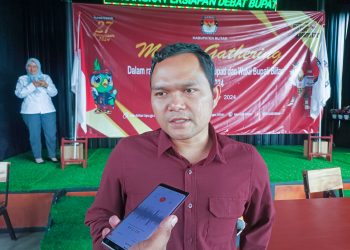 Sugino, Ketua KPU Kabupaten Blitar, saat diwawancarai Kamis (17/10/2024).