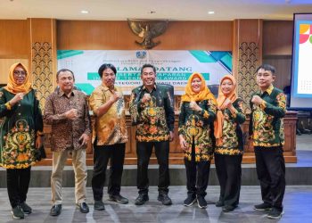 Kepala Bappedalitbang Kabupaten Blitar, Rully Wahyu Prasetyowanto (tengah) saat menghadiri Inotek Jawa Timur 2024.