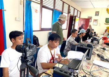 Disdukcapil Natuna juga memberikan pelayanan di luar pulau bunguran besar, (foto pelayanan yang dilaksanakan di Kecamatan Midai) kemarin.