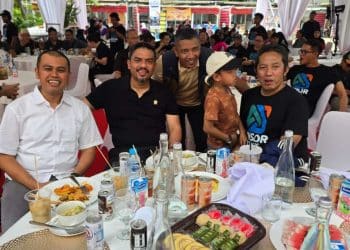 Mas Ibin (paling kiri) bersama Menteri UMKM Maman Abdurrahman (sebelah kanan Mas Ibin) di acara peluncuran Ansor Stokis, M